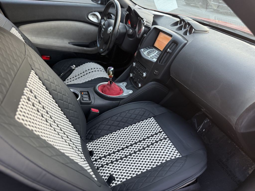 2009 Nissan 370Z Image 8