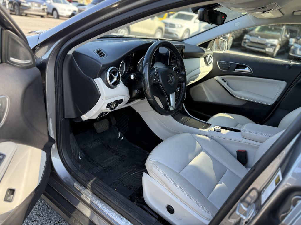 2015 Mercedes-Benz GLA-Class Image 10