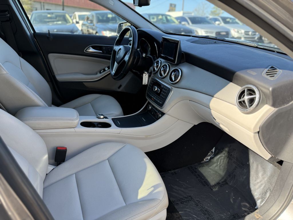 2015 Mercedes-Benz GLA-Class Image 11