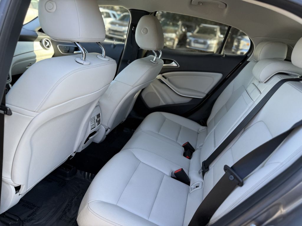 2015 Mercedes-Benz GLA-Class Image 15