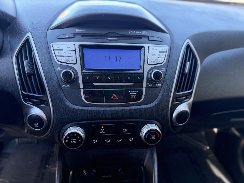 2011 Hyundai Tucson Image 8