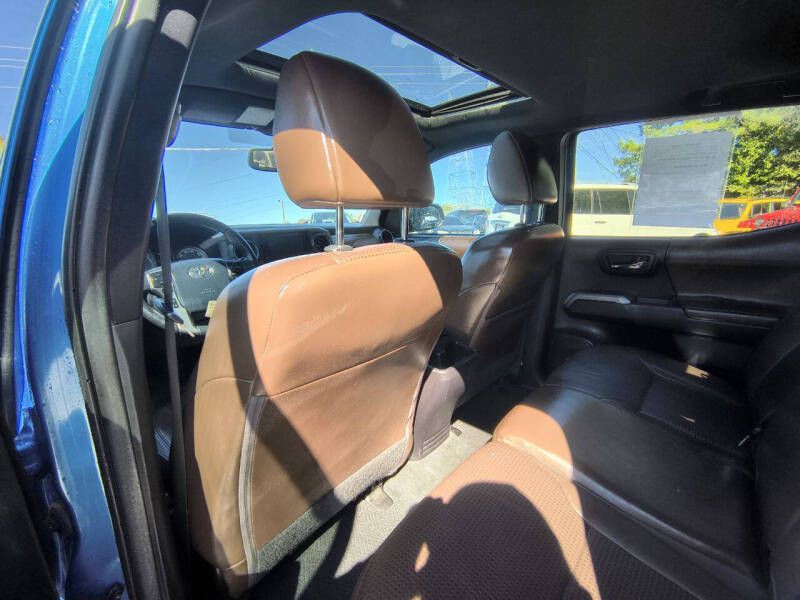 2016 Toyota Tacoma Image 12