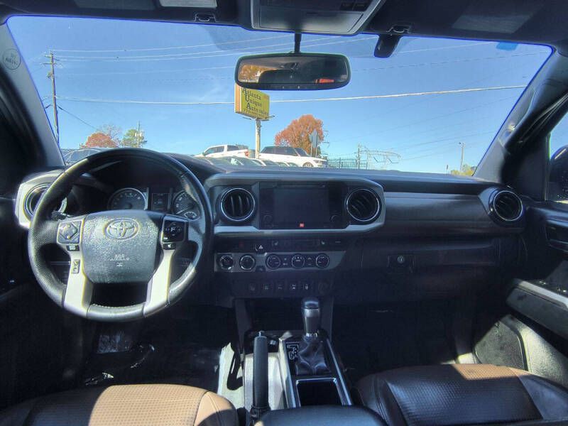 2016 Toyota Tacoma Image 14