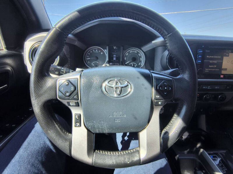 2016 Toyota Tacoma Image 17