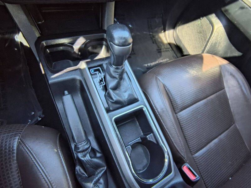 2016 Toyota Tacoma Image 19