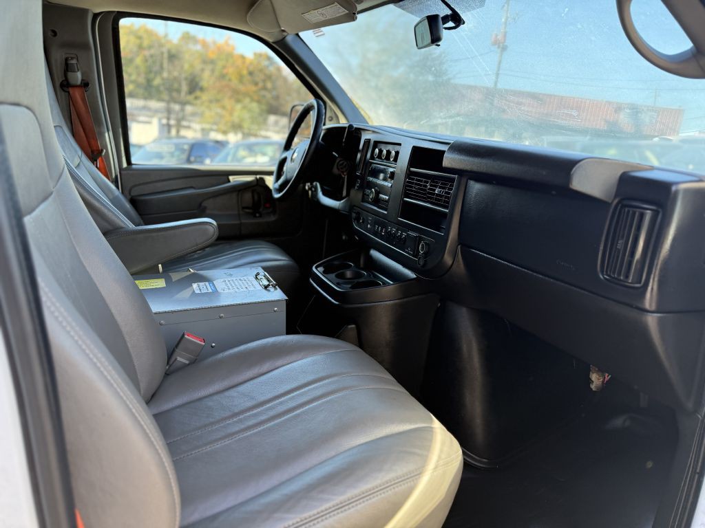 2015 Chevrolet Express Image 8