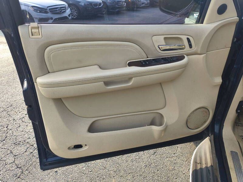 2007 Cadillac Escalade Image 9