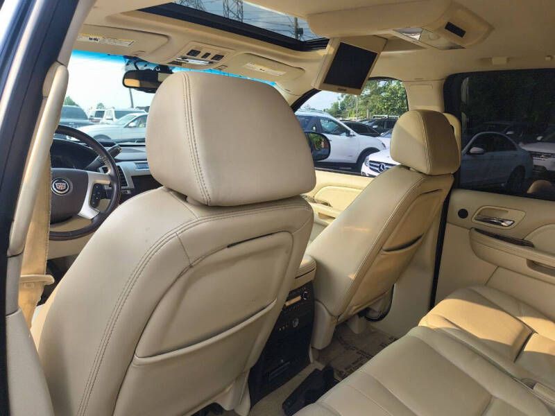 2007 Cadillac Escalade Image 12