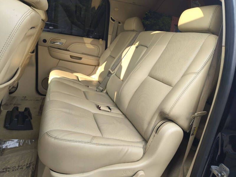 2007 Cadillac Escalade Image 13