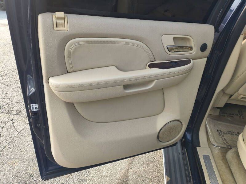 2007 Cadillac Escalade Image 17