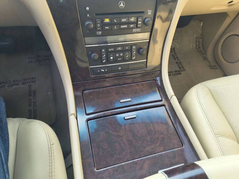 2007 Cadillac Escalade Image 18