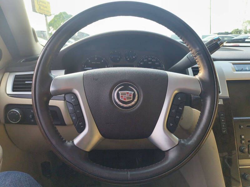 2007 Cadillac Escalade Image 22
