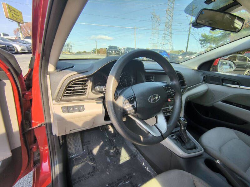 2020 Hyundai Elantra Image 8