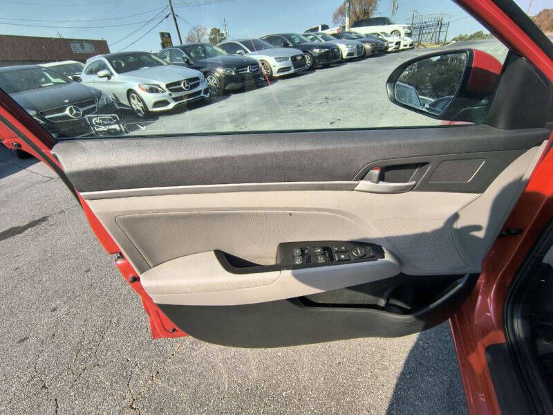 2020 Hyundai Elantra Image 22