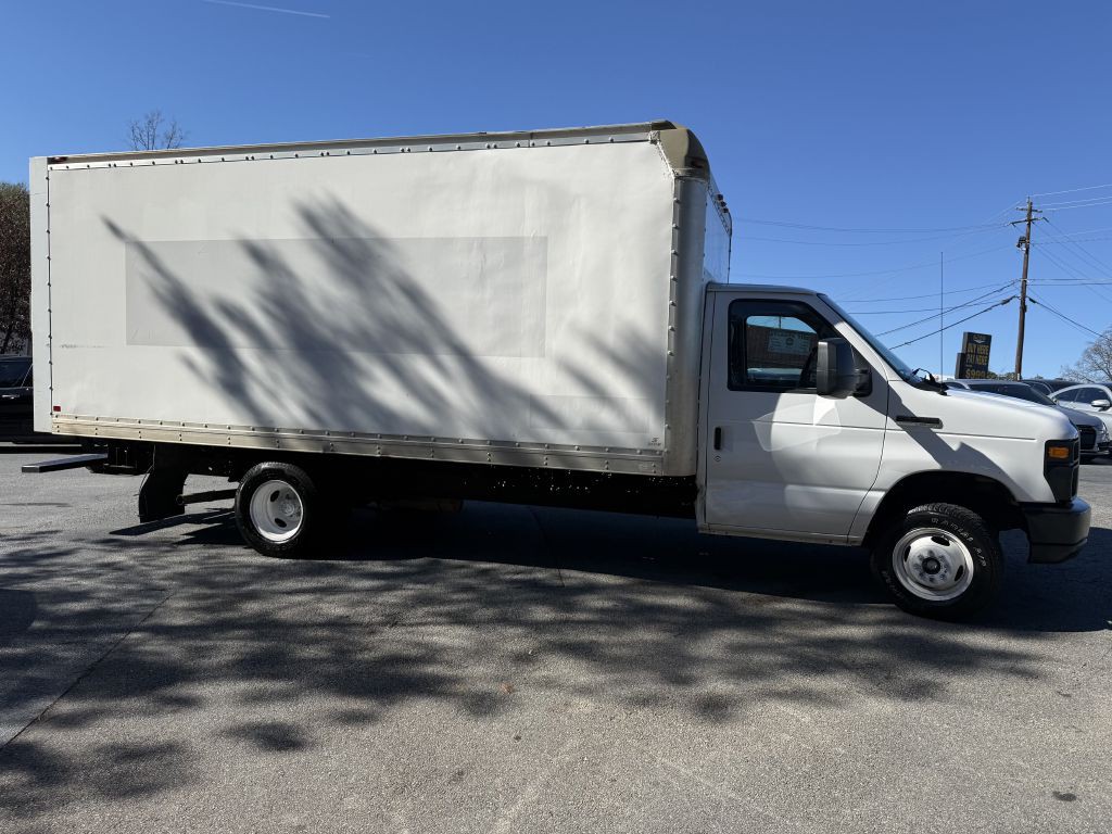 2017 Ford Econoline Image 4