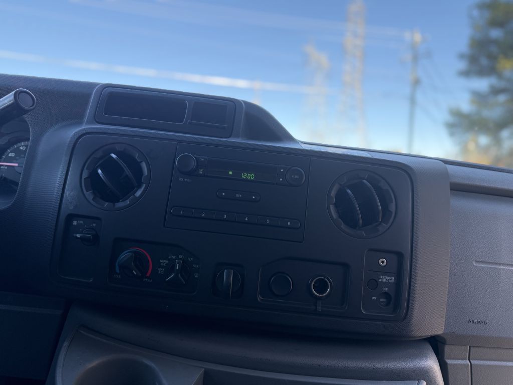 2017 Ford Econoline Image 9