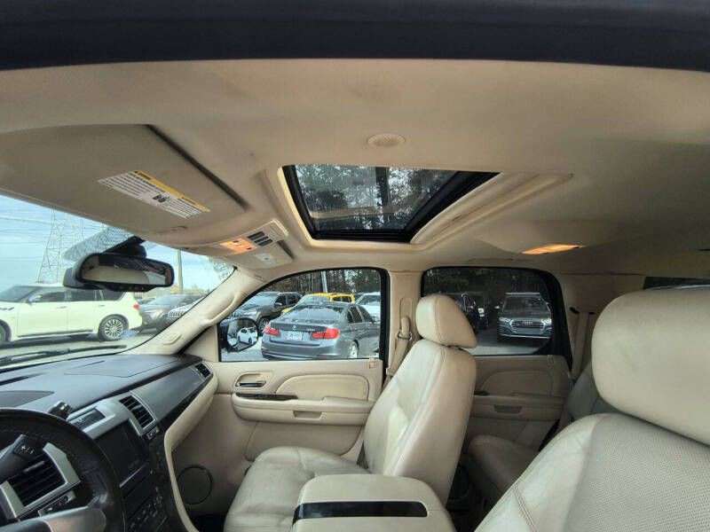 2007 Cadillac Escalade Image 11