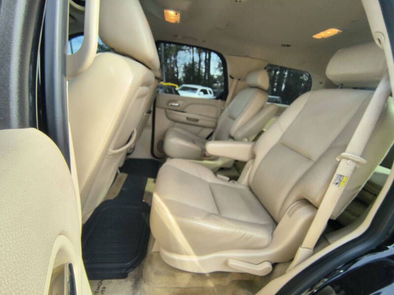 2007 Cadillac Escalade Image 13