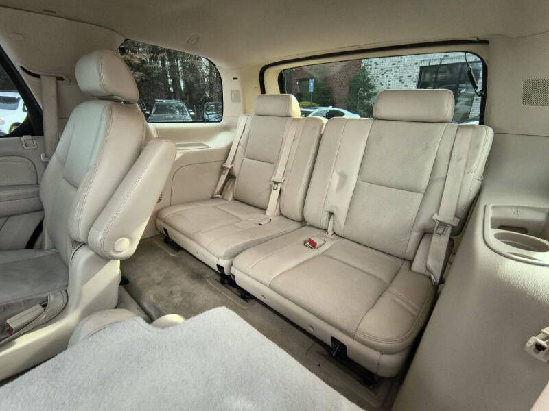 2007 Cadillac Escalade Image 14