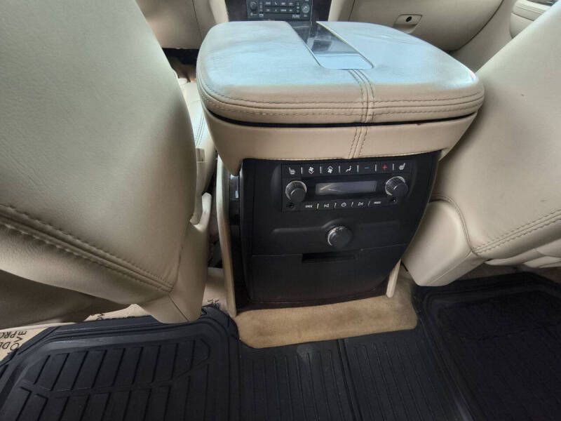 2007 Cadillac Escalade Image 17
