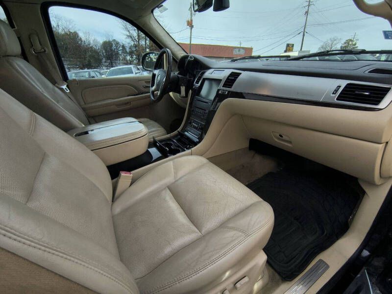 2007 Cadillac Escalade Image 18