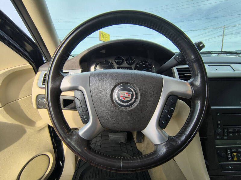 2007 Cadillac Escalade Image 21