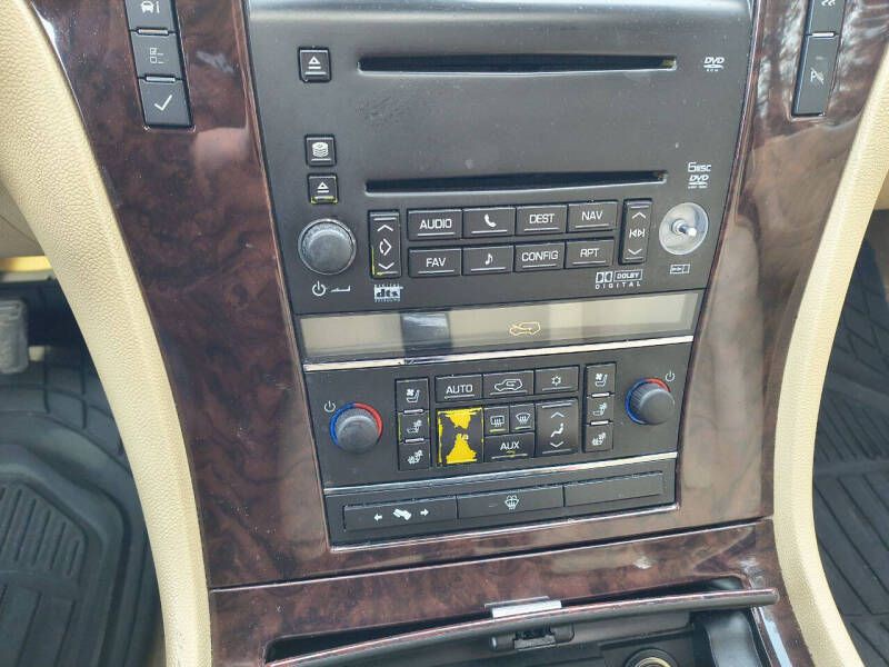 2007 Cadillac Escalade Image 24