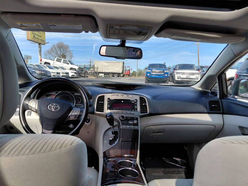 2010 Toyota Venza Image 16