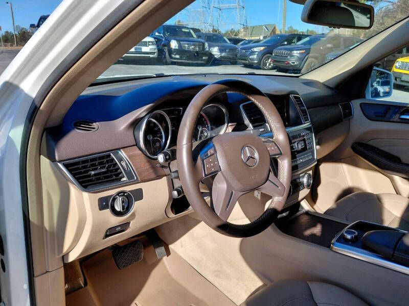 2015 Mercedes-Benz M-Class Image 9