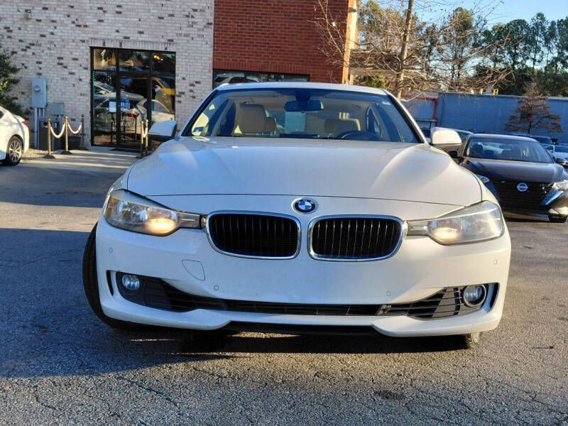 2012 BMW 3 Series Image 2