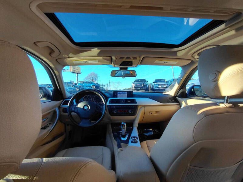 2012 BMW 3 Series Image 14