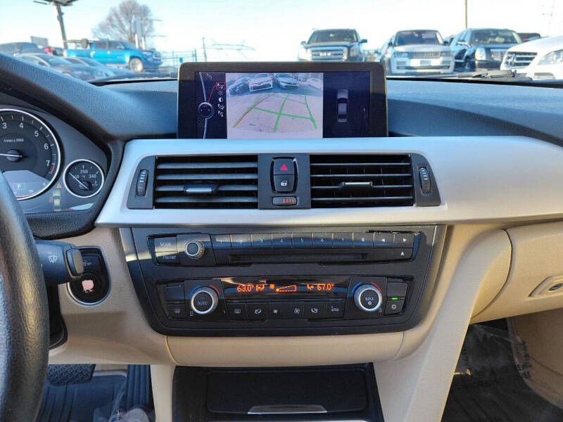 2012 BMW 3 Series Image 18