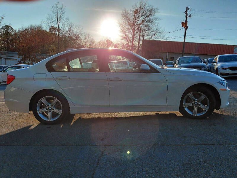 2012 BMW 3 Series Image 4