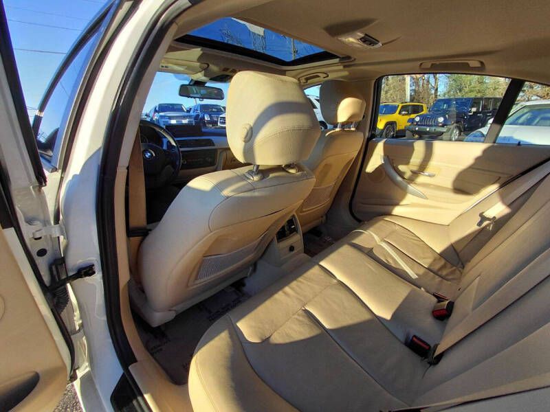 2012 BMW 3 Series Image 11