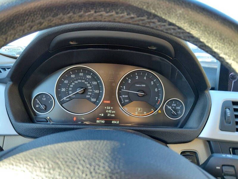 2012 BMW 3 Series Image 20