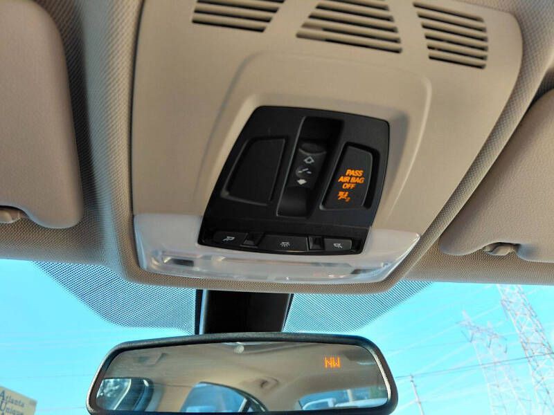 2012 BMW 3 Series Image 21