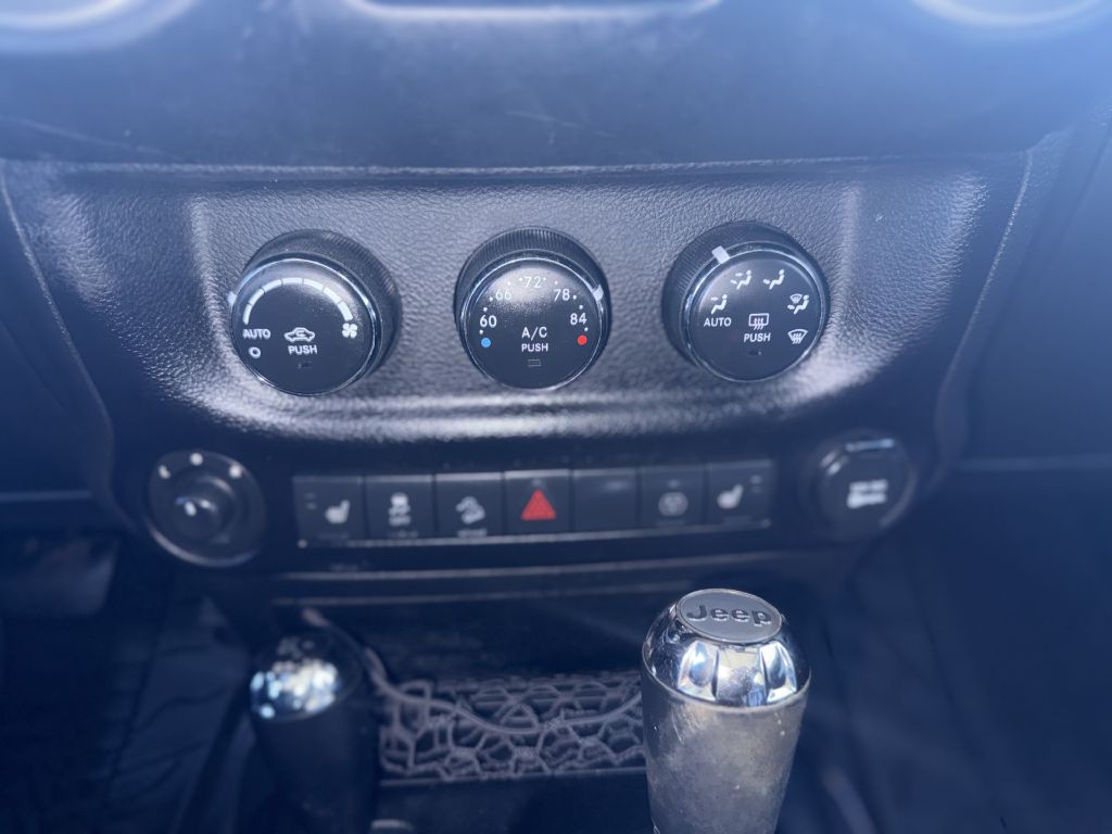 2013 Jeep Wrangler Unlimited Image 16