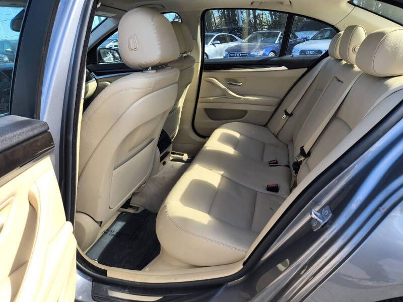 2011 BMW 5 Series Image 10