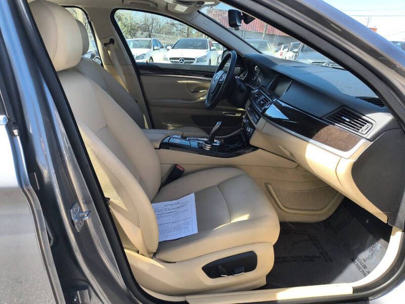 2011 BMW 5 Series Image 11