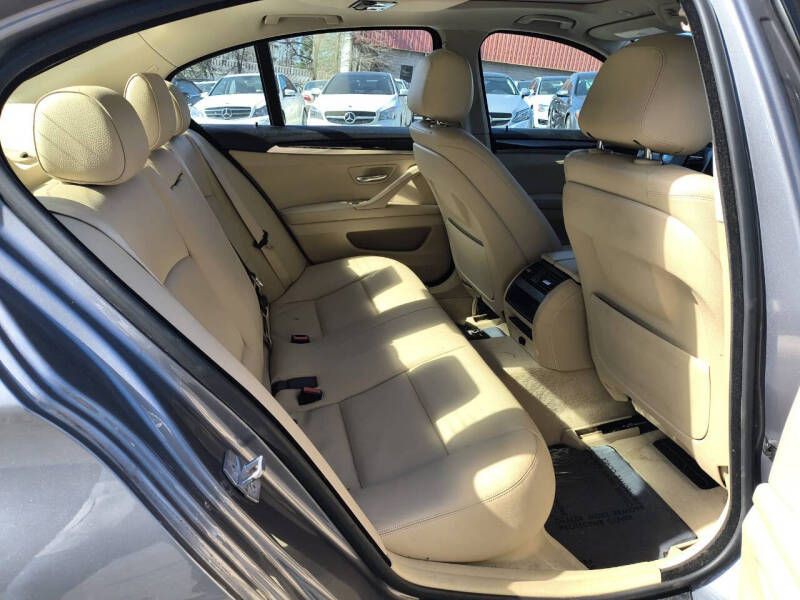 2011 BMW 5 Series Image 12