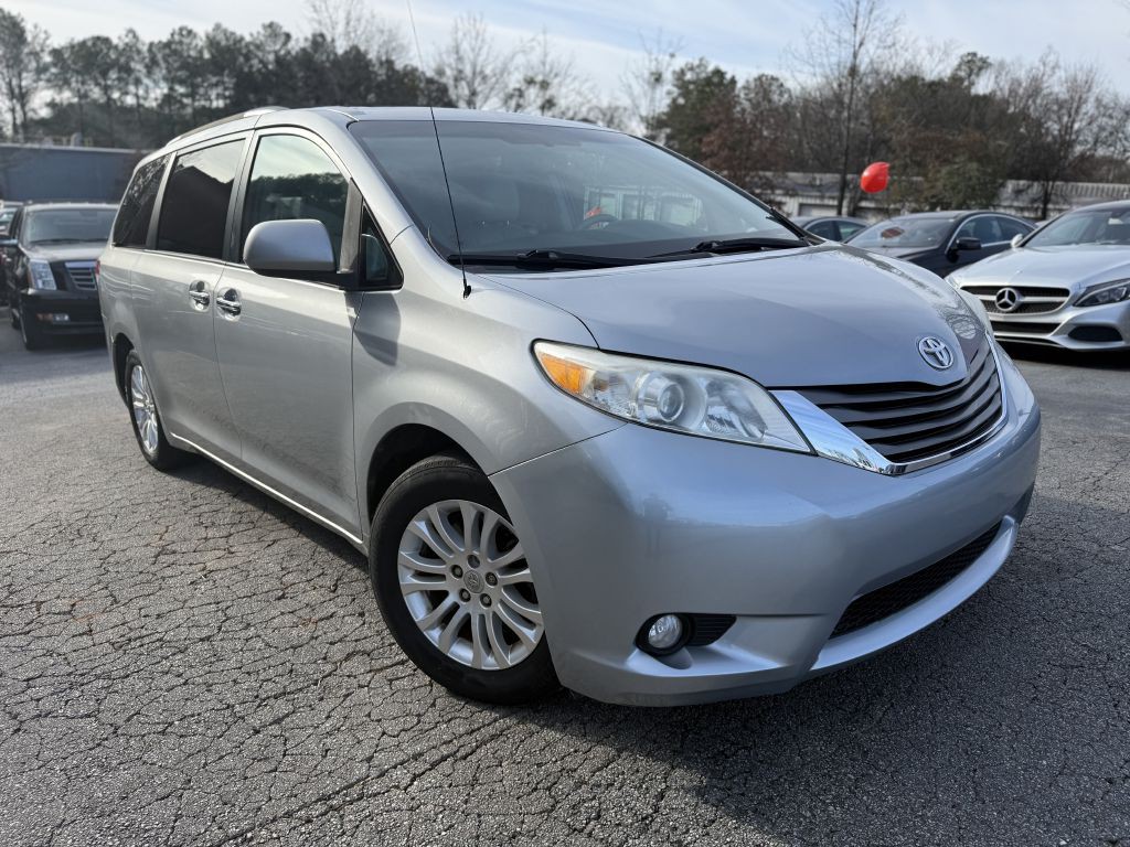 2014 Toyota Sienna Image 3