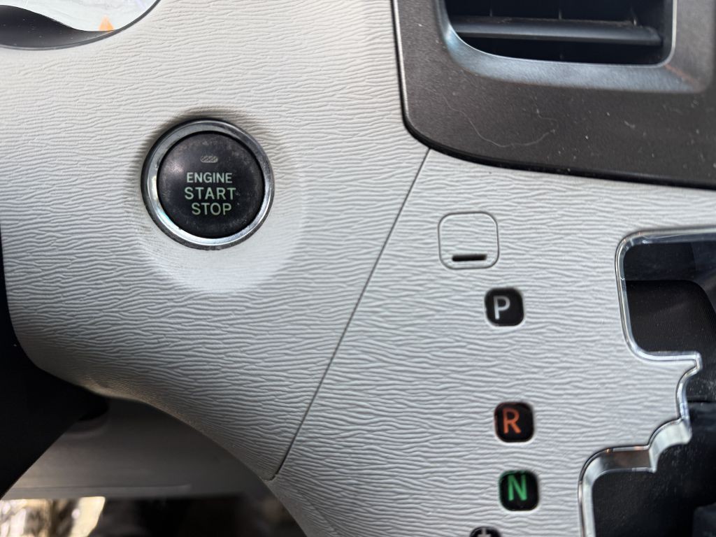 2014 Toyota Sienna Image 18