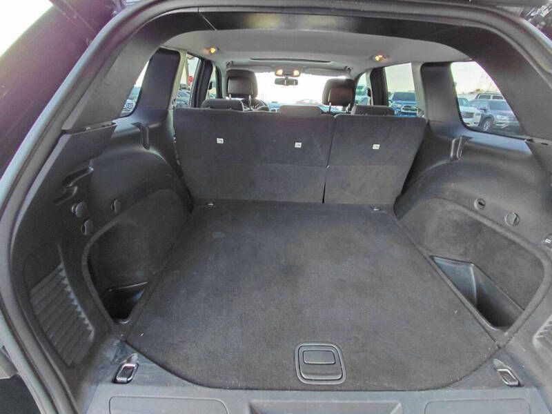 2012 Jeep Grand Cherokee Image 13