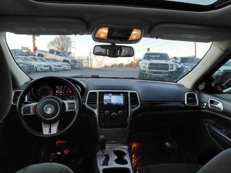 2012 Jeep Grand Cherokee Image 17