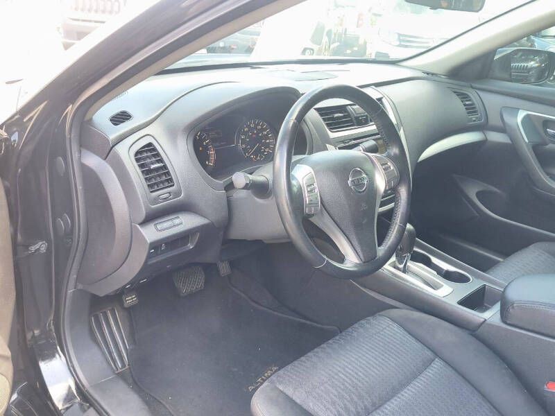 2016 Nissan Altima Image 9