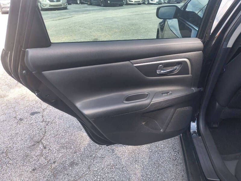 2016 Nissan Altima Image 14