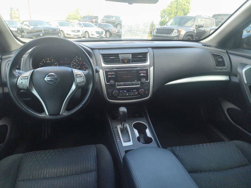 2016 Nissan Altima Image 15