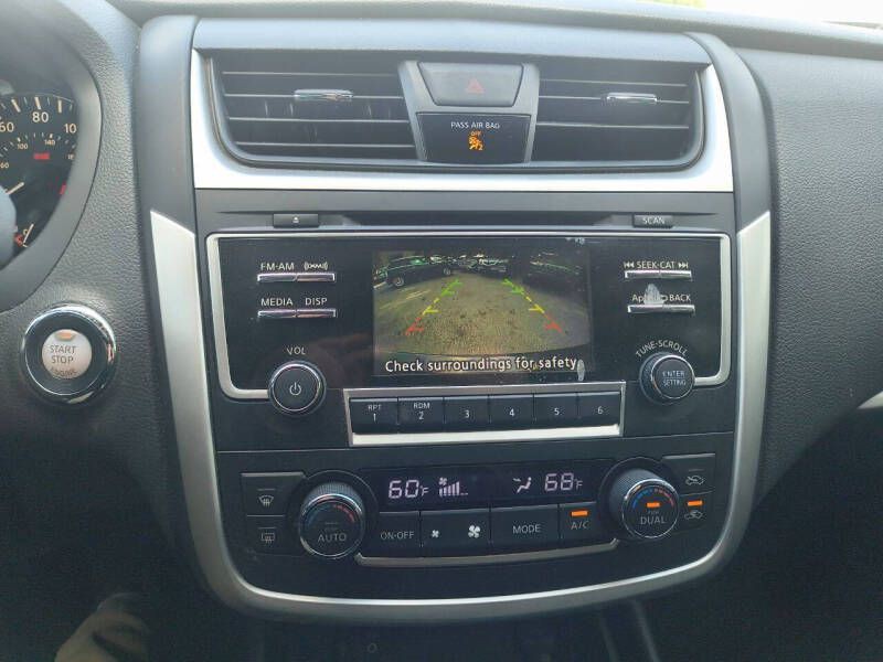2016 Nissan Altima Image 17