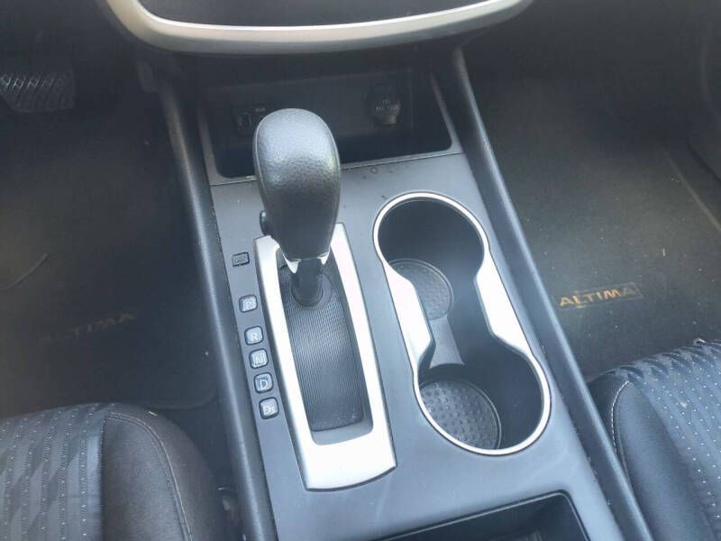 2016 Nissan Altima Image 18