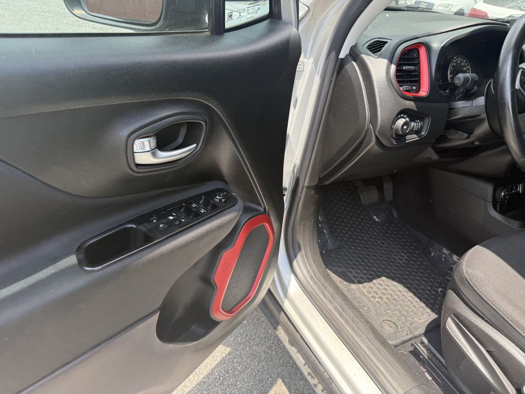 2016 Jeep Renegade Image 8